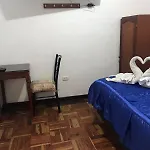 Hostal Alfredo\'S Palace